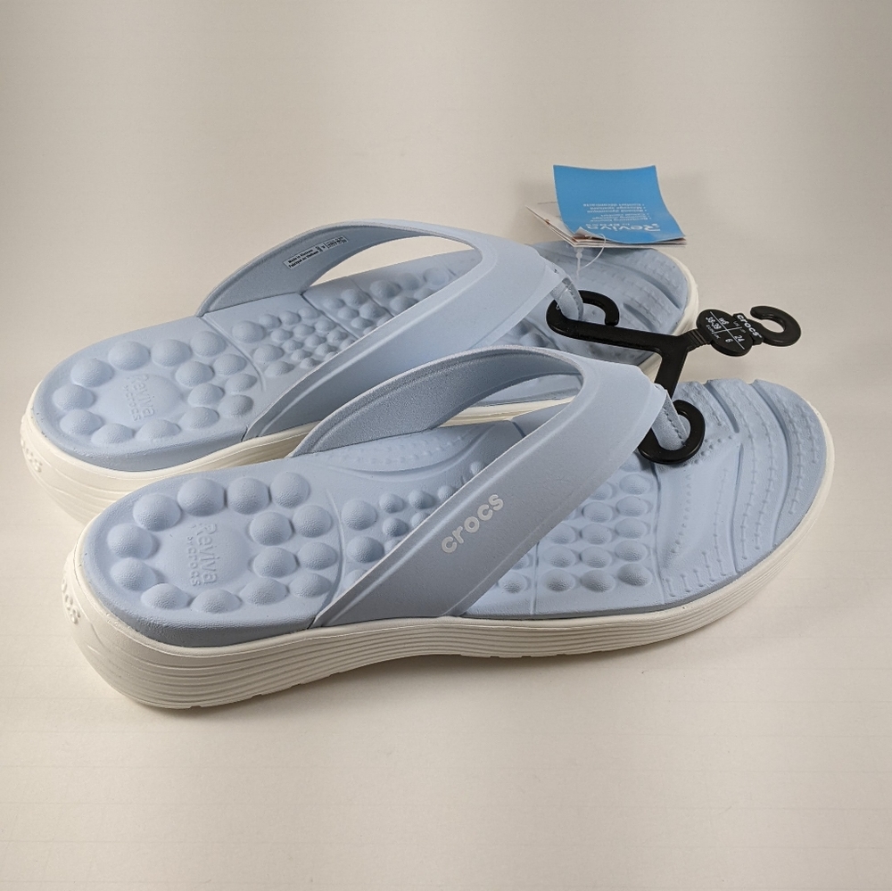 Crocs Unisex Flip Flop Sandals - light blue and white - size 8